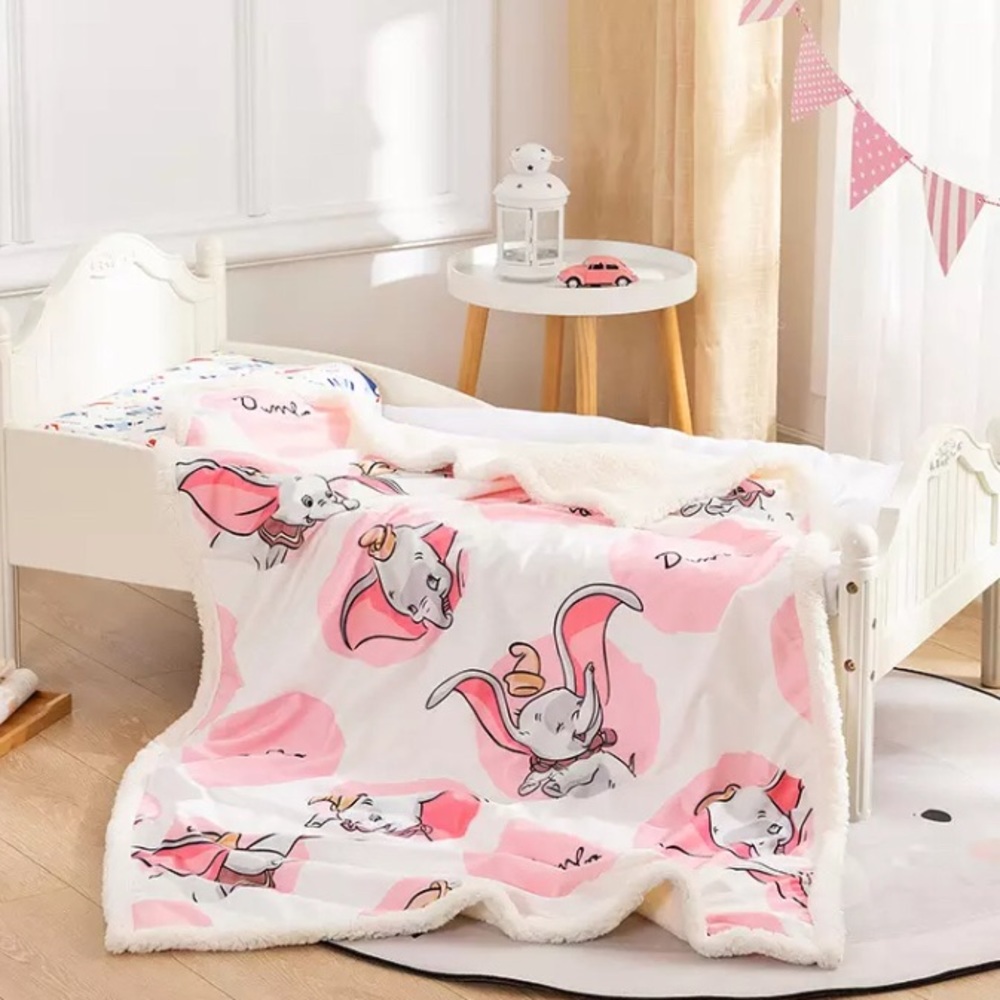 NWT!🎀✨ Adorable Disney’s Dumbo Sherpa Blanket!